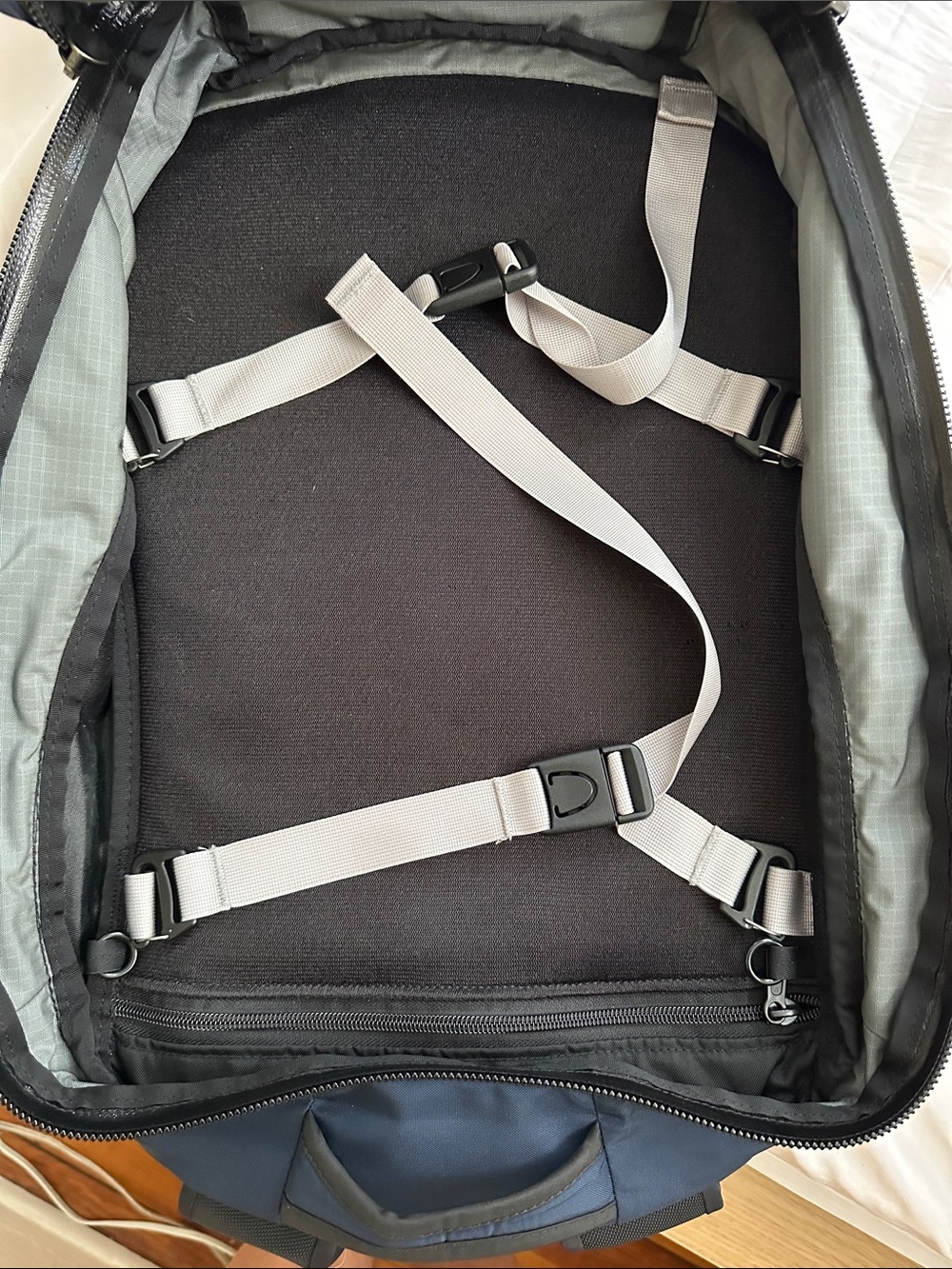 Tom Bihn Synik 30 in Navy + 2 TB packing cubes & 3D Clear Organizer in NW Sky - Picture 5 of 8